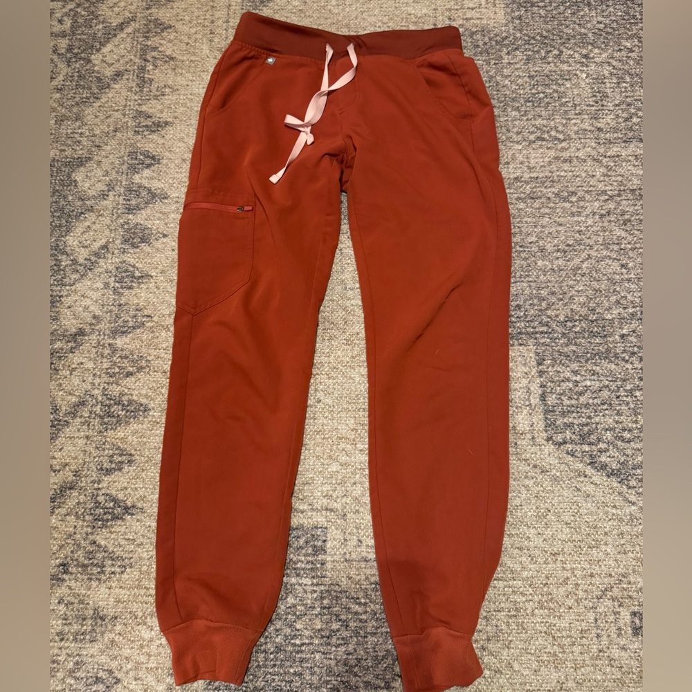 FIGS Zamora Jogger in Auburn XS Reg